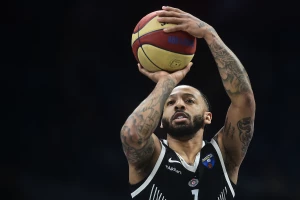 Karlik Džons objasnio svoju izjavu o Zvezdi i plej-ofu: ''Znam na kojoj sam strani''